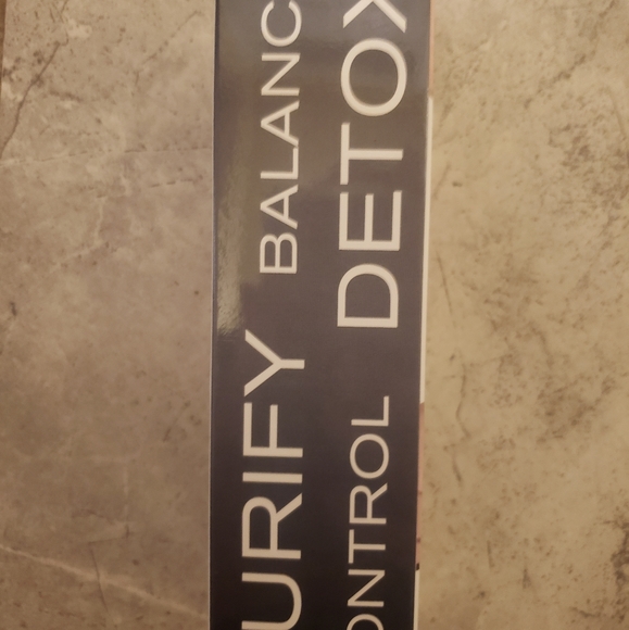 erno laszlo exfoliate and detox clay mask - Picture 3 of 4